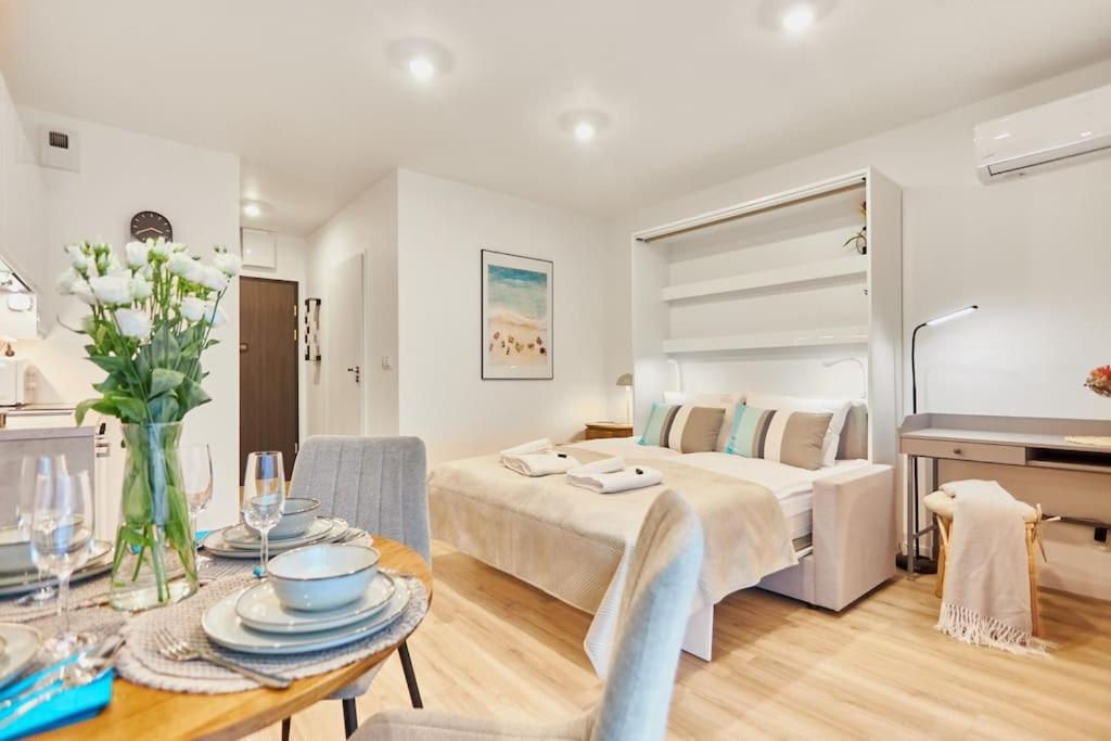 Golden Hour Apartments- Plac Slowianski 26 ชวีโนวิชแจ ภายนอก รูปภาพ