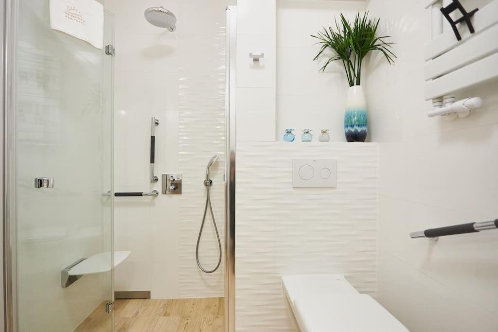 Golden Hour Apartments- Plac Slowianski 26 ชวีโนวิชแจ ภายนอก รูปภาพ