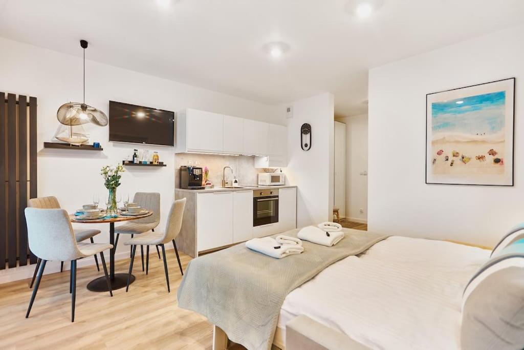 Golden Hour Apartments- Plac Slowianski 26 ชวีโนวิชแจ ภายนอก รูปภาพ