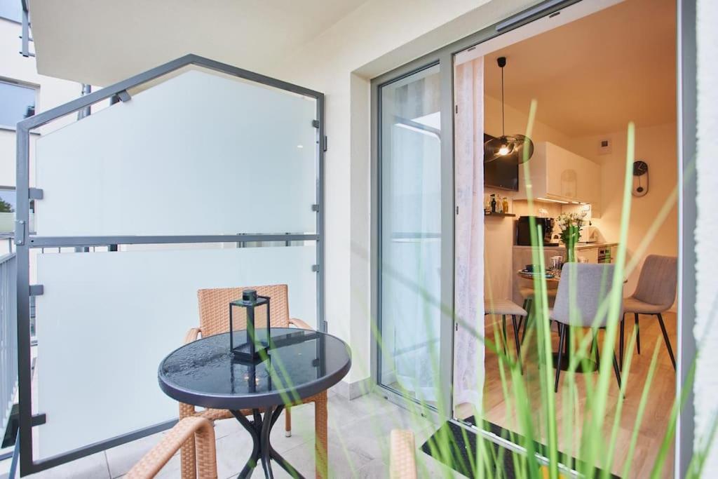 Golden Hour Apartments- Plac Slowianski 26 ชวีโนวิชแจ ภายนอก รูปภาพ