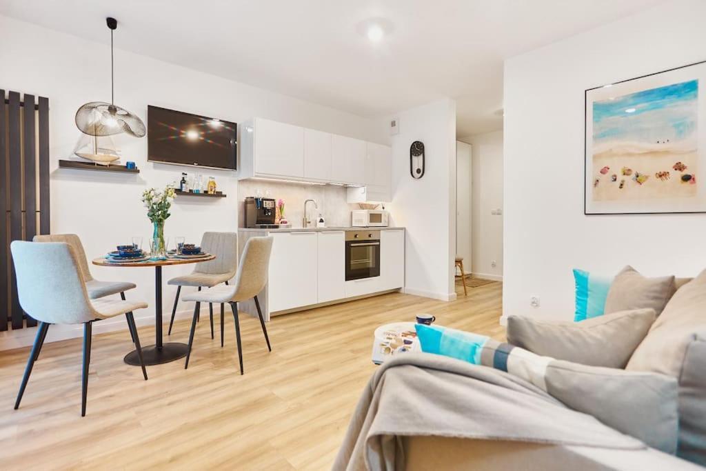 Golden Hour Apartments- Plac Slowianski 26 ชวีโนวิชแจ ภายนอก รูปภาพ