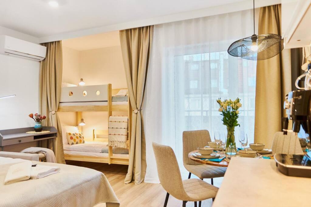 Golden Hour Apartments- Plac Slowianski 26 ชวีโนวิชแจ ภายนอก รูปภาพ